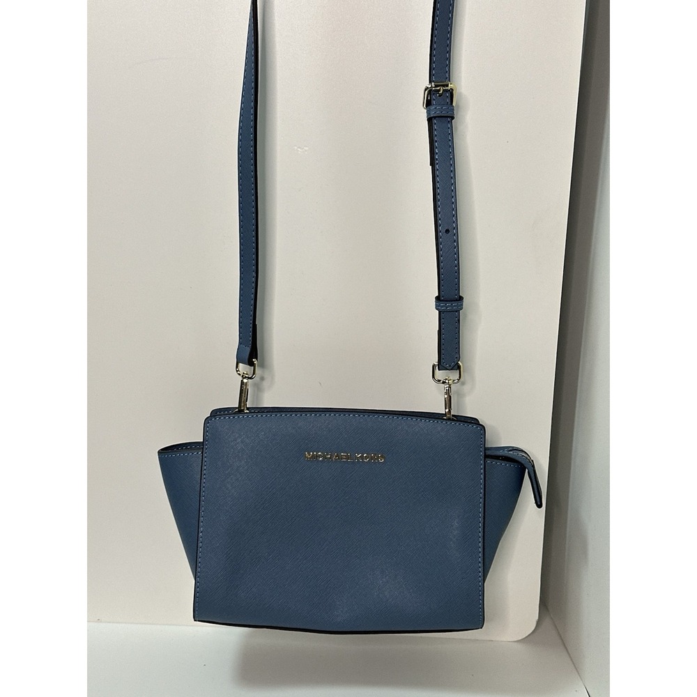 Michael Kors, Selma Medium‎ Saffiano Leather Crossbody Bag - Stylish & Timeless,